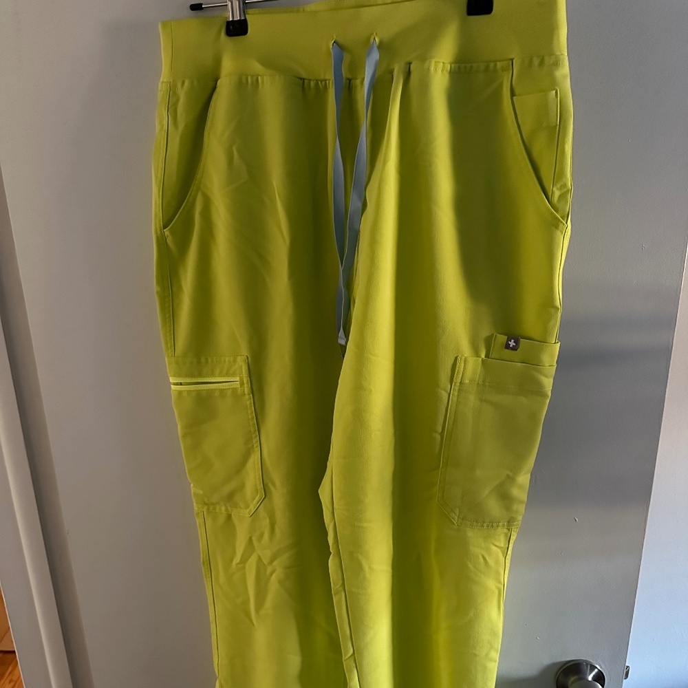 Citrine Yola High Waisted 2.0 Tall Skinny Scrub Pants, size Large Tall